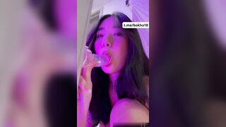 bé gốc việt mũm mĩm móc lồn quá trời đúng là ở mỹ thoáng thật mua sextoy bự chà bá