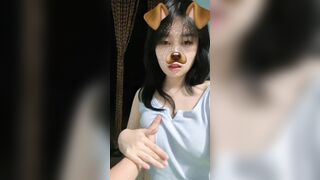 Tuy xài AI để thỏa mãn nhưng bạn nữ ở ngoài vẫn múp trong video
