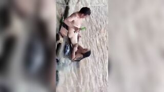 Em Lam lén rủ anh ra bờ suối vắng bú cu rồi đụ nhau dâm đãng sướng rung bần bật cả ng
