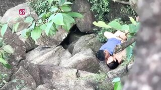 Lén lút chịch em đồng nghiệp bên bờ suối khi đi du lịch với công ty
