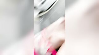nứng quá em vào nhà tắm thủ dâm 30 phút rồi gửi cho anh nứng