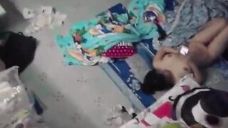 Quay lén bé hàng xóm thủ dâm