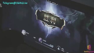 Vừa chơi game xg thì nhỏ b thân vừa đi học về rủ đi dạo tâm sự đành dẫn e vào ks anủi