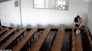 Tranh thủ trực lớp chơi con nhỏ lớp trưởng bị camera quay lại