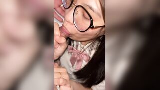 thầy giáo khốn nạn bắt em học sinh bú cu luôn ở văn phòng