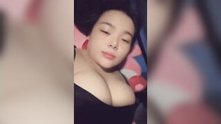Em gái chubby bím múp nhún nhảy khiến anh phê pha