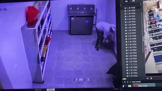 KCN ĐỒNG NAI: Clip hot em gái bị đồng nghiệp sàm sỡ ở Cty nơi làm việc