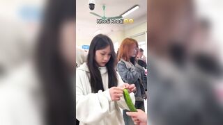 Nhìn động tác còn chưa thành thục lắm nha