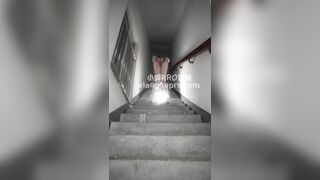 Cô gái nhét gì vào lồn mà rớt ra như mưa bị phát hiện