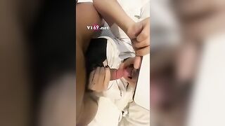 Chịch anh mà em còn nằm nhắn tin cho người yêu với xem review phim nữa