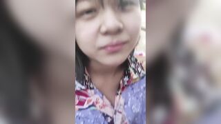 Móc bím em mà cứ cười phớ lớ