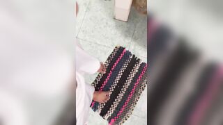 Sục sau lưng mẹ hương và soi quần sì hồng của mẹ