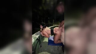 Lồn công cộng, cô vợ chổng mông cho nhiều người chơi public