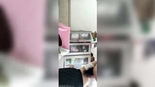 Quay lén phòng thay đồ của các em nhân viên Spa xinh đẹp