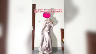 Mỹ nhân tiktoker lộ clip bị bạn trai địt xuất tinh