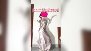 Mỹ nhân tiktoker lộ clip bị bạn trai địt xuất tinh