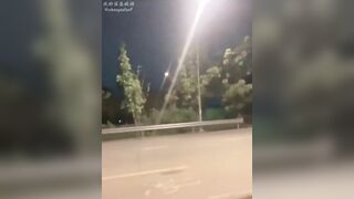 Nửa đêm, E gái xinh ra Công viên khoe vú, Dùng cu giả Thủ dâm Rên Rỉ Live Sex