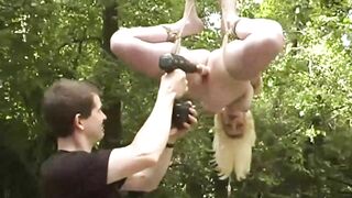 Em Thúy k4 lén vào rừng chơi shibari bị máy nắn bóp vục lồn chịch sướng tê người