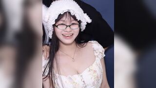 Bảo Ngọc show vú căng đẹp