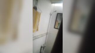 Quay clip em gái thay đồ