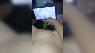 Bé ny tập thủ dâm