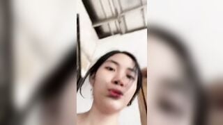 Gái gọi khoe hàng thủ dâm gạ trai vú to lồn múp