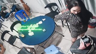 Hack Camera Bà Chủ Quán Bài Thay Đồ