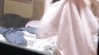 Sang phòng em Ngọc k3 bắt quả tang đang vạch lồn bú cu giả sướng giật giật người