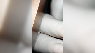 Đêm khuya đè con vợ dâm ra địt xuất tinh tràn lồn