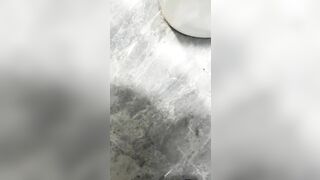 Cùng 2 cô gái trẻ đi dạo trên đường phố,khoe thân và đụ tập thể bên trg nhà vệ sinh!