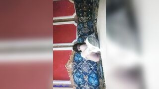 Địt nhau trong quán KTV,cô ấy show lồn và quan hệ với ng đàn ông bằng tuổi bố mình