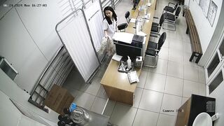 Hack cam y tế trong bệnh viện thay đồ
