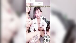 Thác loạn tập thể chịch cùng lúc 2 em gái Loli lồn không lông siêu ngon Phần 5