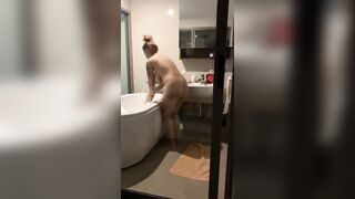 Tây qua Châu Á đá phò mập địt vú to bự