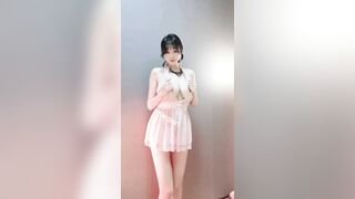 Gái xinh vú to hàng ngon dâm đãng