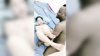 Anh da đen nhét con cặc siêu to vào lồn em gái Loli khiến em nó phải khóc thét P.20
