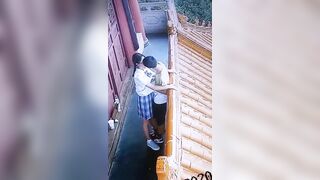 ĐANG ĐI HỌC NỨNG QUÁ LIỀN QUA GÓC TƯỜNG CHƠI LUÔN