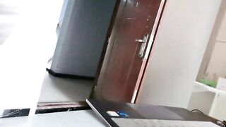 Dâm nữ lồn to thích thủ dâm public,móc ở mọi nơi miễn là cô nứng!Thủ dâm ở sân thượng