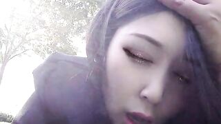 Dâm nữ lồn to thích thủ dâm public cosplay thành học sinh rồi ra công viên ngồi móc