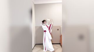 Nhảy cổ trang lột đồ cùng e teen mình dây da trắng xinh đẹp,vua chúa cũng chỉ có thế