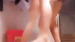 Đang tắm thì thằng a rể xông vào trói tay bịp miệng rồi móc cua luôn con em vợ