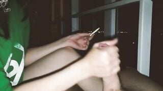 Vừa hút thuốc vừa sục cu a ngắm trời đêm cực chill