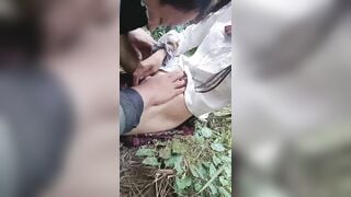 Em học sinh dâm k thích đi học mà lên núi gạ cụ già cho sờ và bú lồn