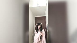Em gái xinh cosplay thủ dâm cực đã