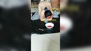 Huấn luyện chó cái thực thụ,bước đầu là tập ăn như 1 con chó p2