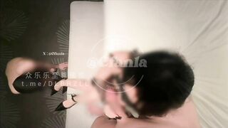 Chồng bị xích cổ như chó ngồi nhìn vợ bú cu thằng khác,nghiện cuckold nặng rồi