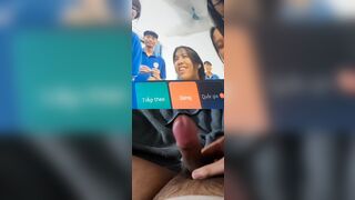 Lục máy của thằng bạn cùng bàn, lưu được clip nó sục trên ome tv