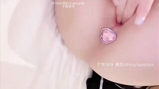 Cô gái 2k6 nứng lồn thủ dâm bằng 2 lỗ