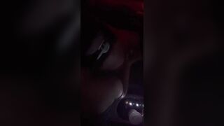 Địt nhau với em gái mưa trên oto