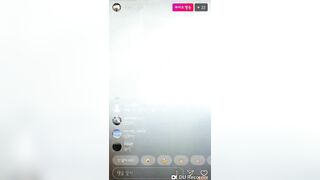 Em gái livestream tự lén quay cảnh tự chơi trong phòng cực nóng bỏng